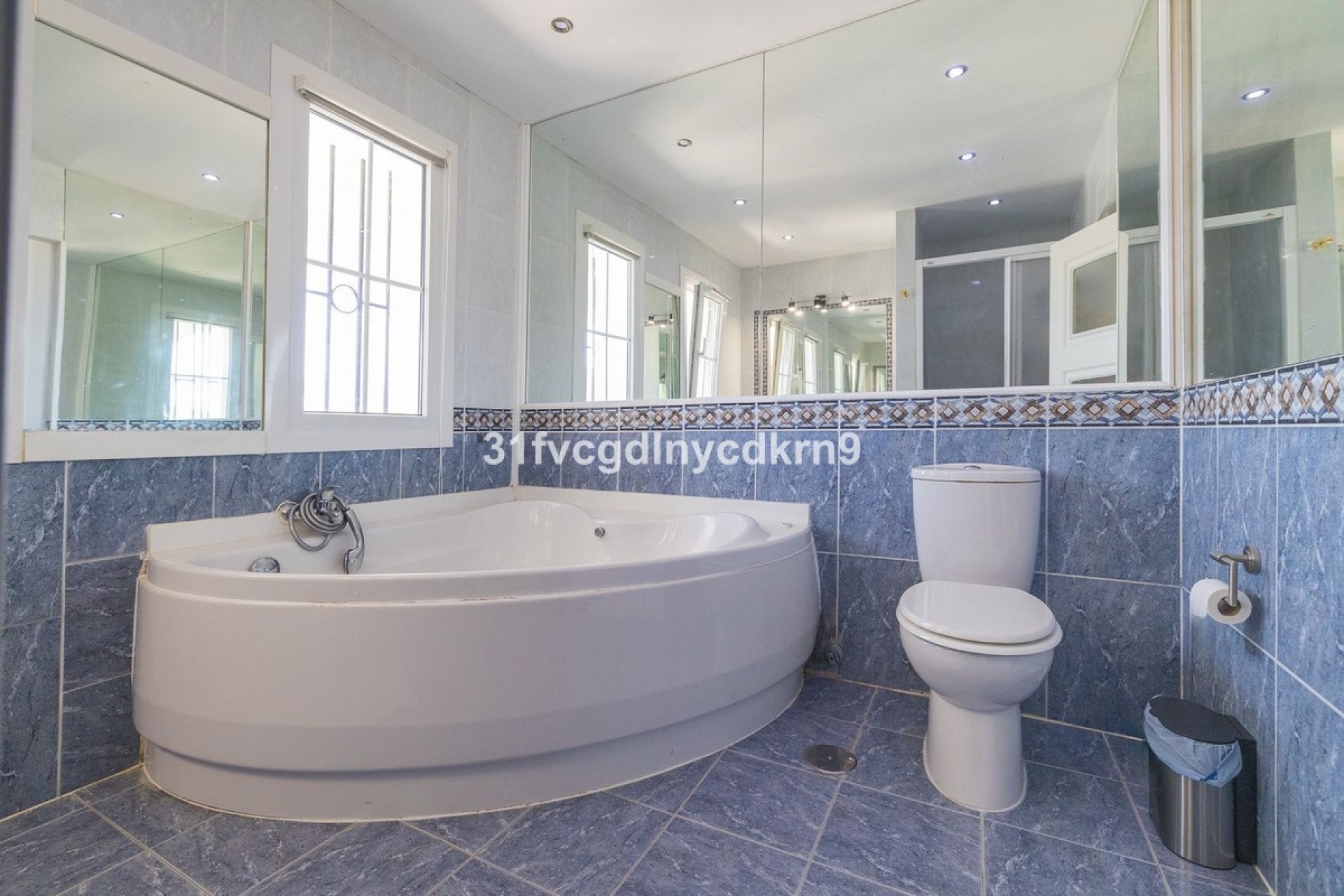 Resale - Villa - Estepona - Estepona Centro