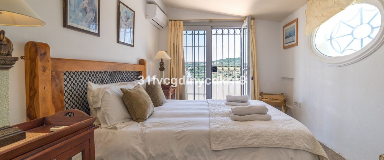 Resale - Villa - Estepona - Estepona Centro