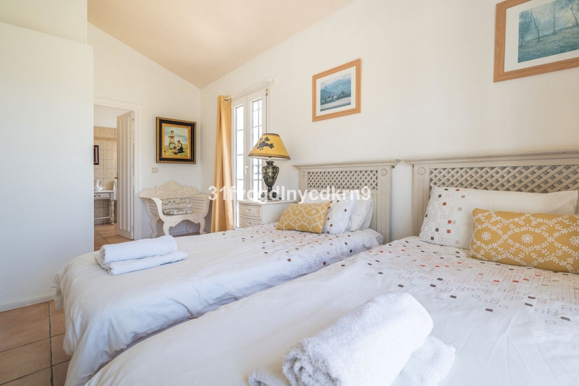 Resale - Villa - Estepona - Estepona Centro