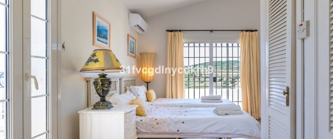 Resale - Villa - Estepona - Estepona Centro