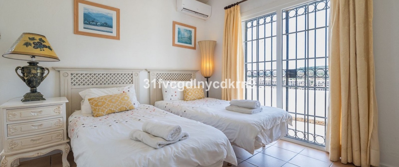 Resale - Villa - Estepona - Estepona Centro