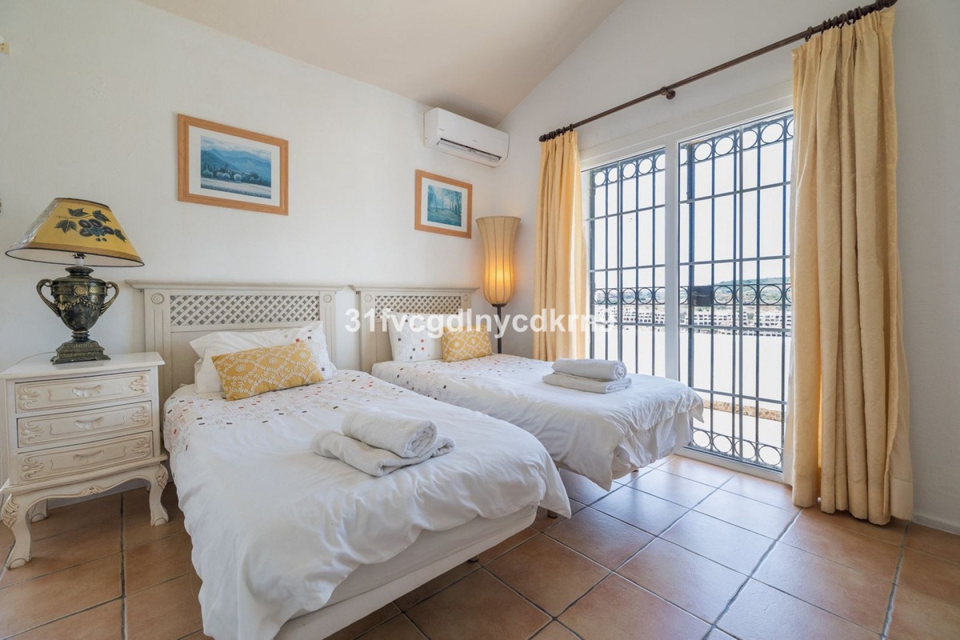 Resale - Villa - Estepona - Estepona Centro