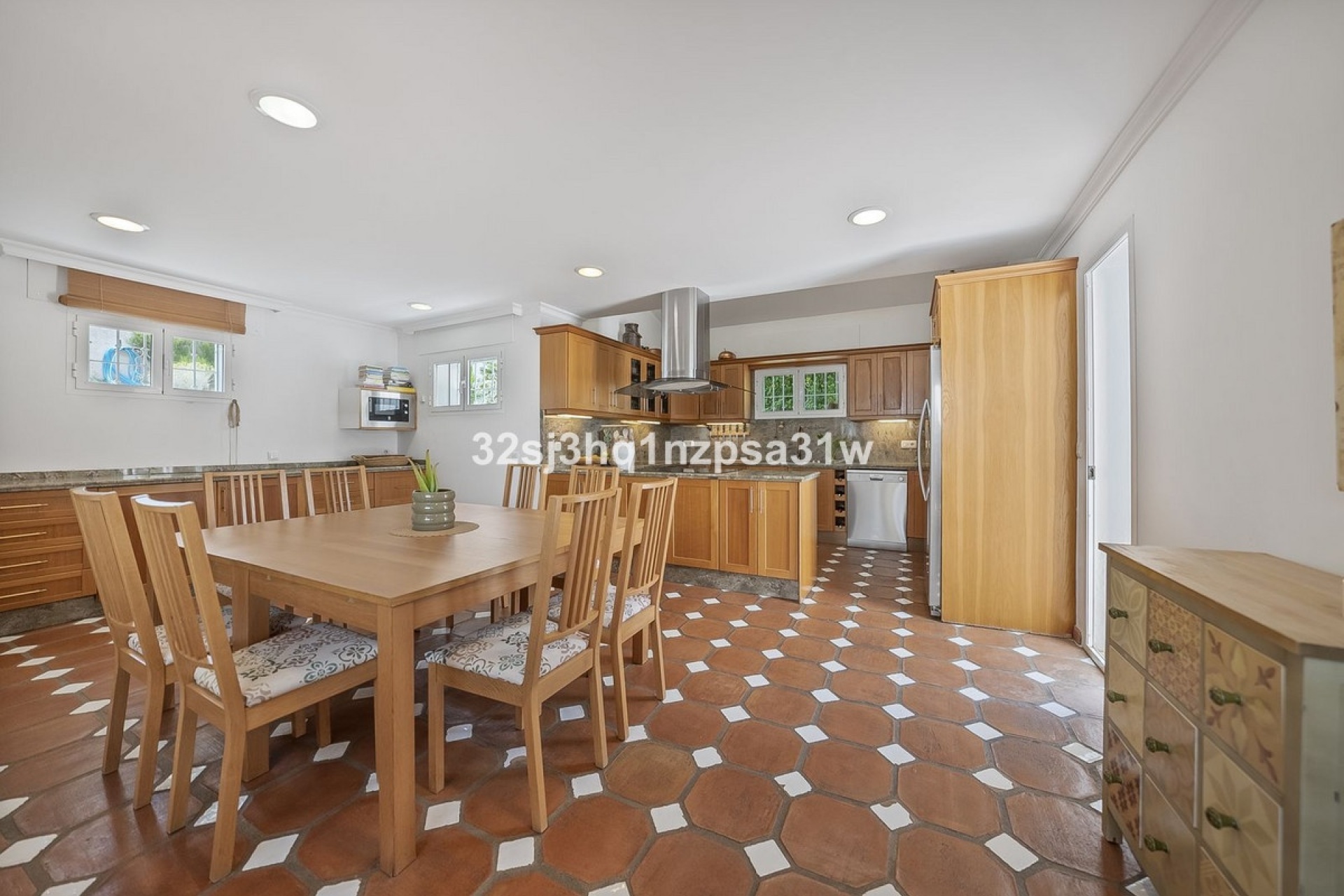 Resale - Villa - Estepona - Estepona Centro