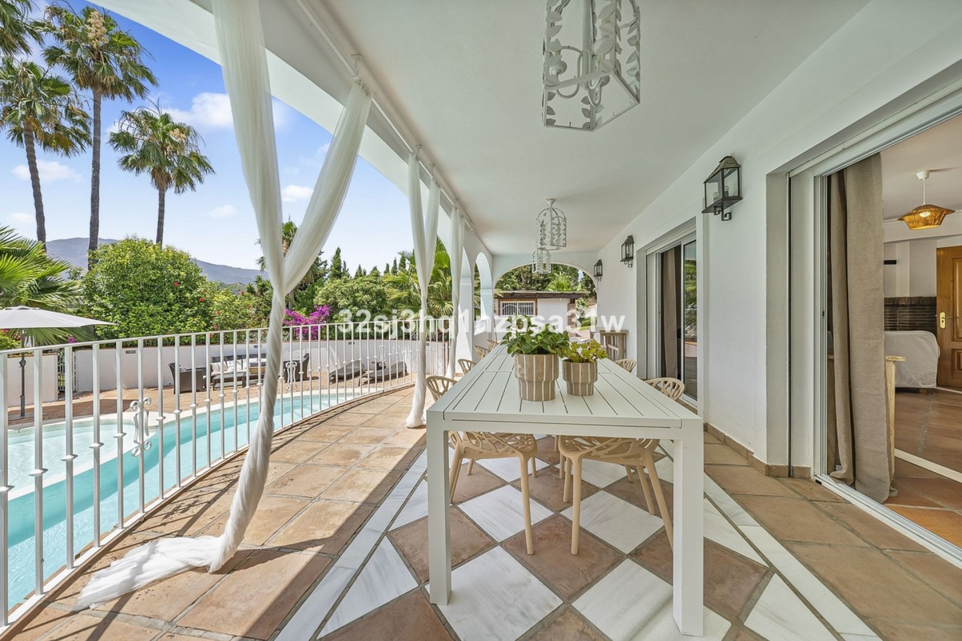 Resale - Villa - Estepona - Estepona Centro