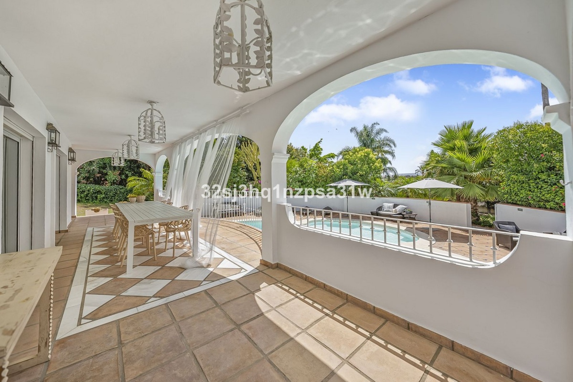 Resale - Villa - Estepona - Estepona Centro