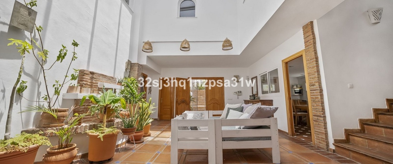 Resale - Villa - Estepona - Estepona Centro