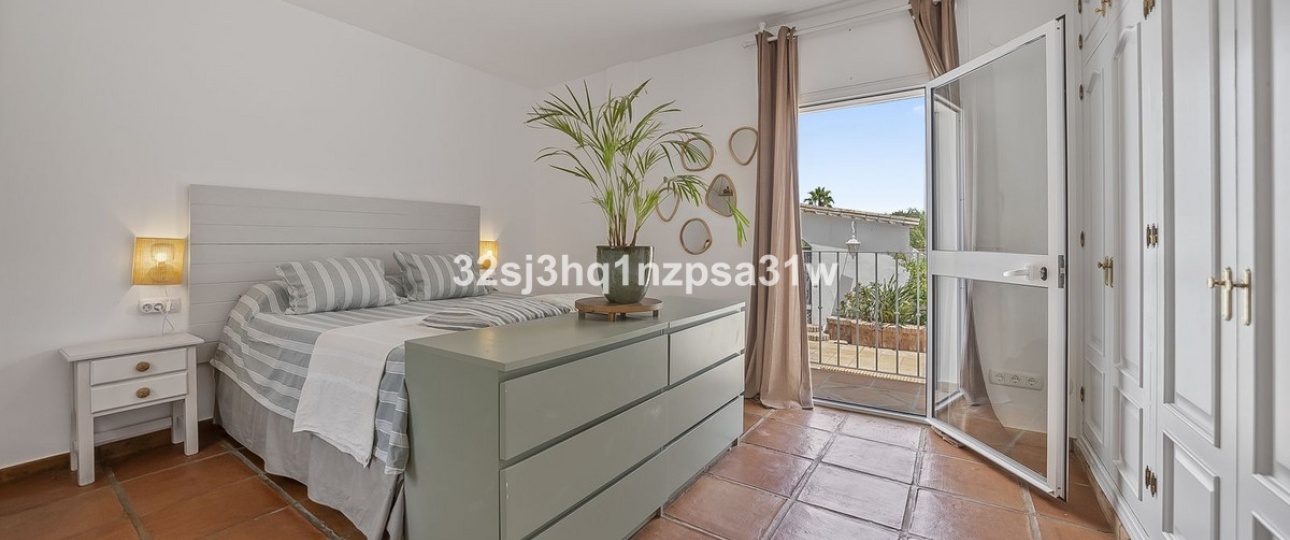 Resale - Villa - Estepona - Estepona Centro