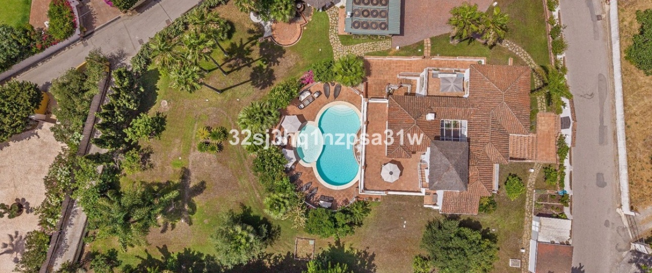Resale - Villa - Estepona - Estepona Centro