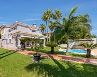 Resale - Villa - Estepona - Estepona Centro