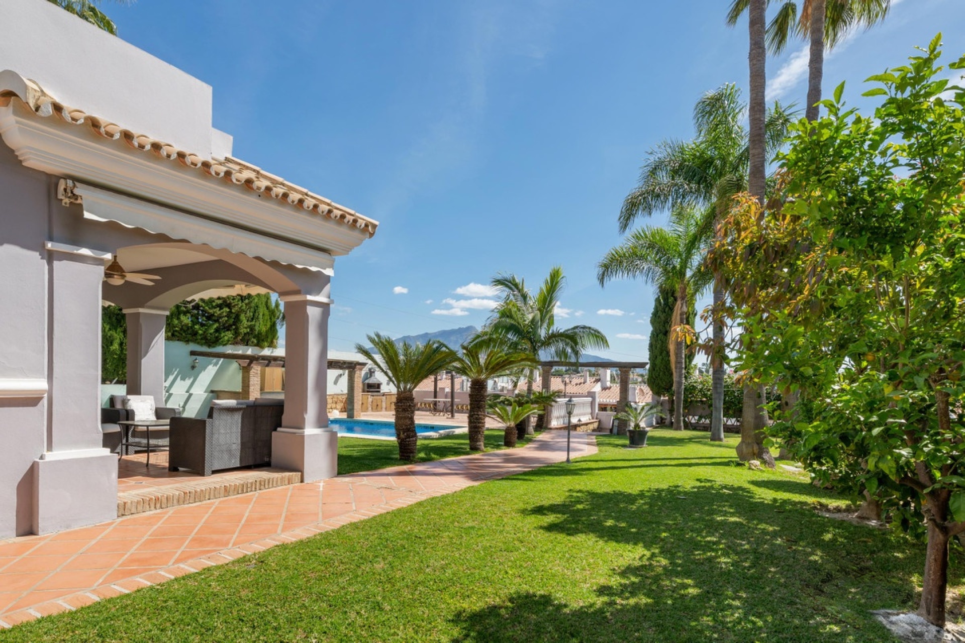 Resale - Villa - Estepona - Estepona Centro