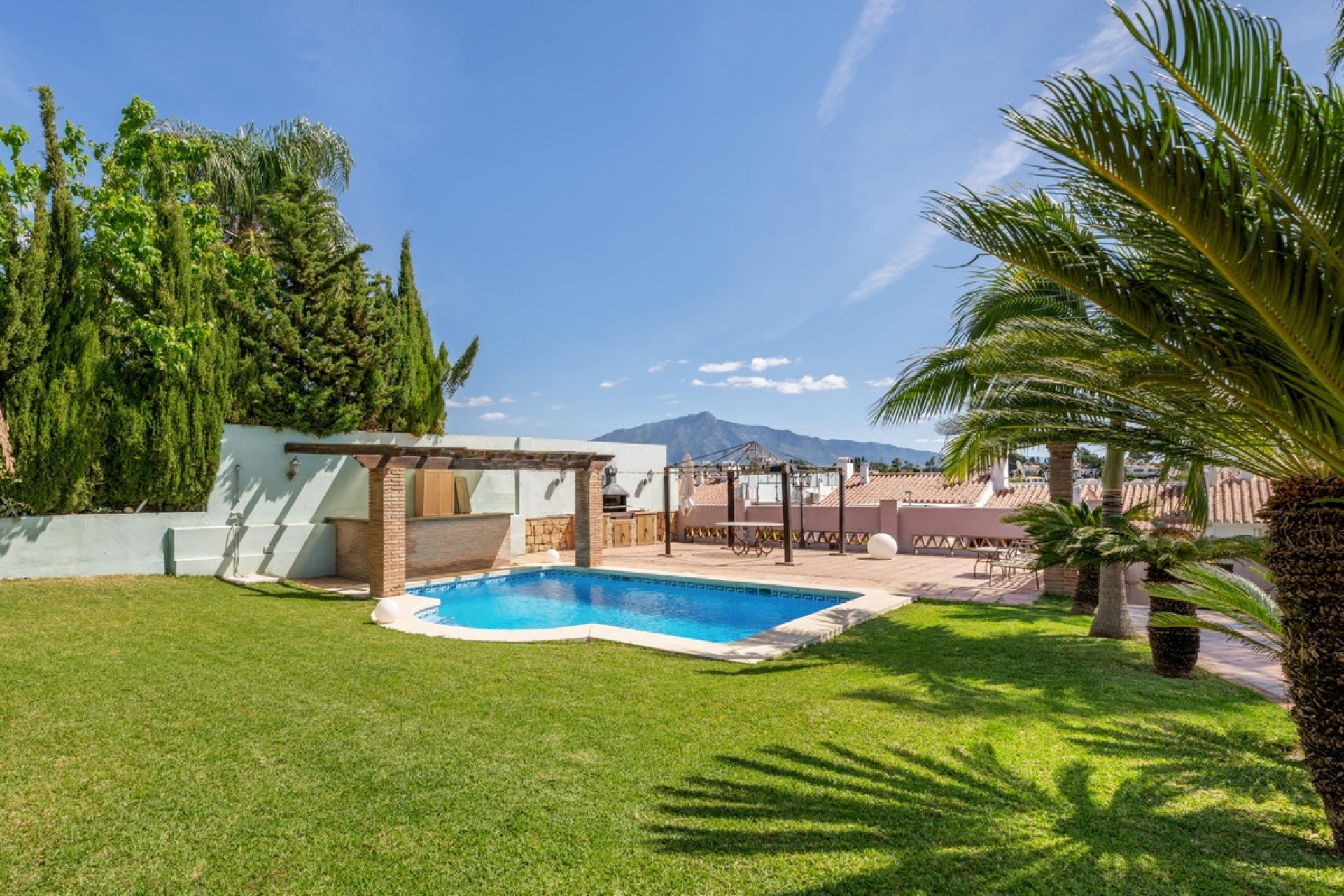 Resale - Villa - Estepona - Estepona Centro