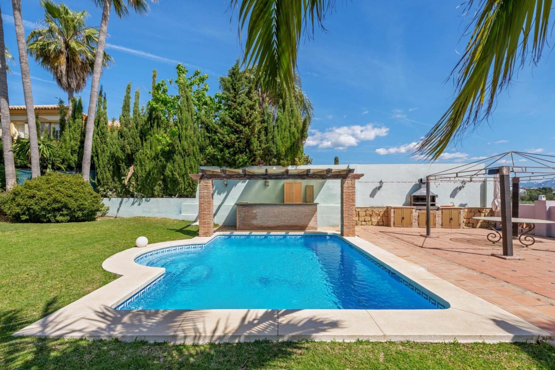 Resale - Villa - Estepona - Estepona Centro