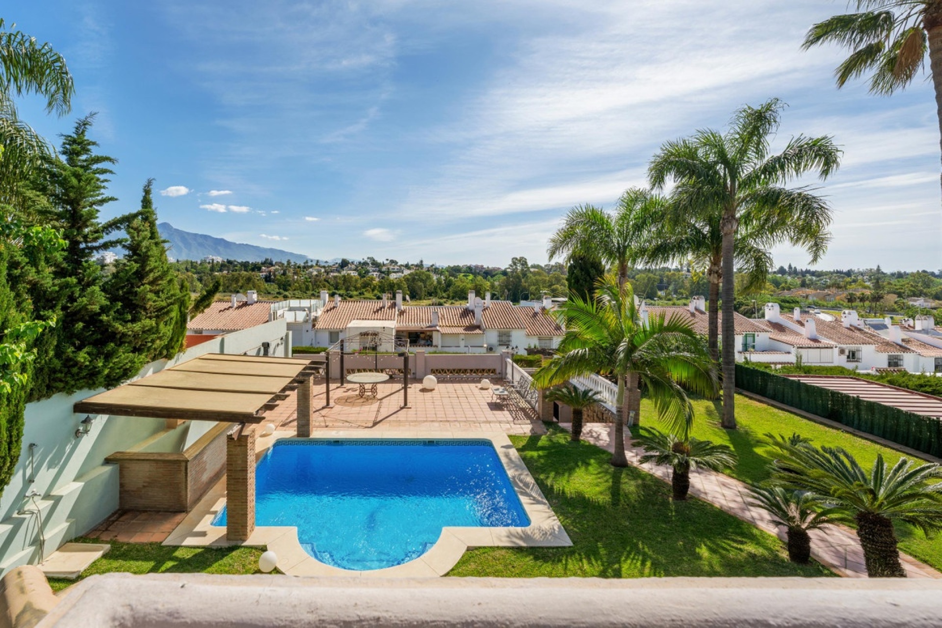 Resale - Villa - Estepona - Estepona Centro