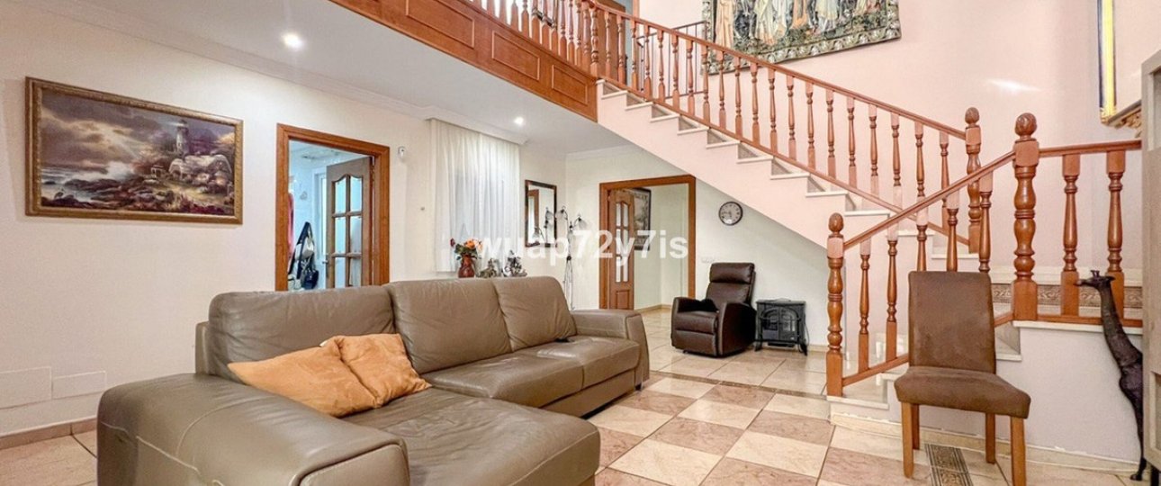 Resale - Villa - Estepona - Estepona Centro