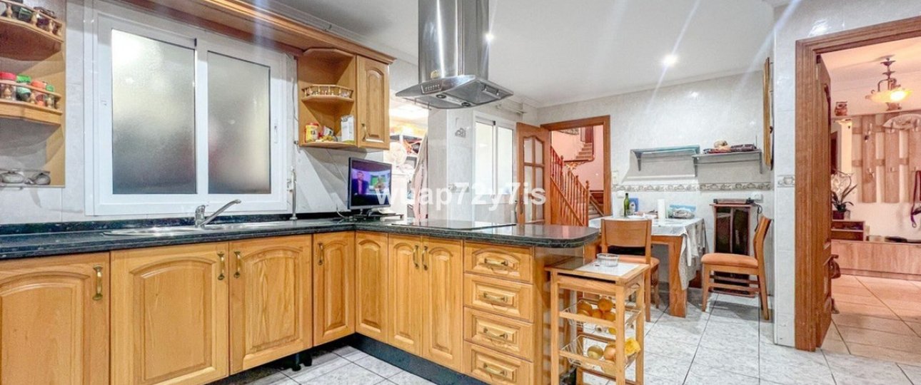 Resale - Villa - Estepona - Estepona Centro