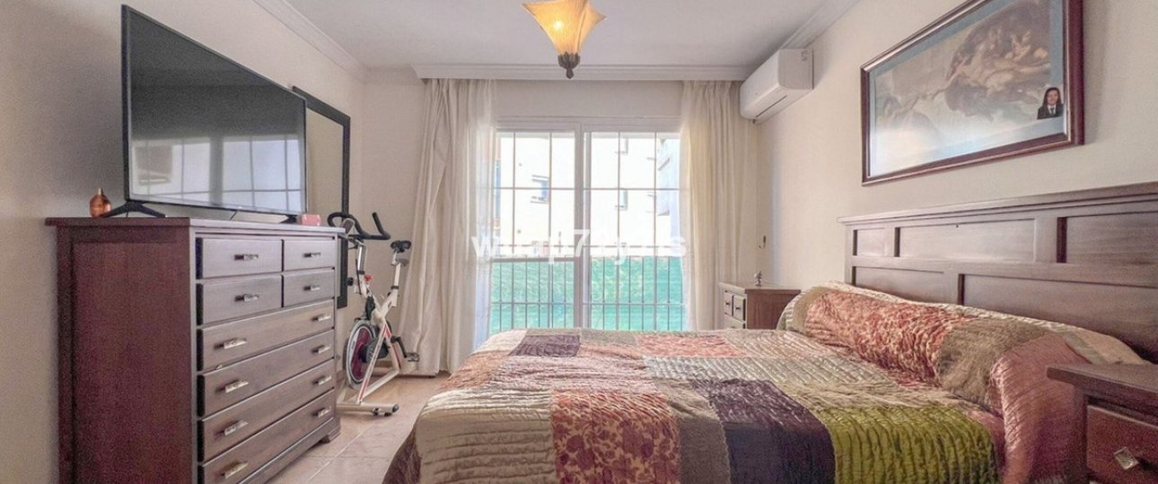 Resale - Villa - Estepona - Estepona Centro