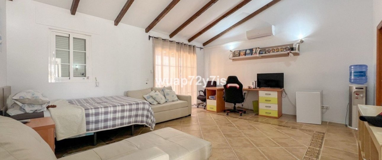 Resale - Villa - Estepona - Estepona Centro