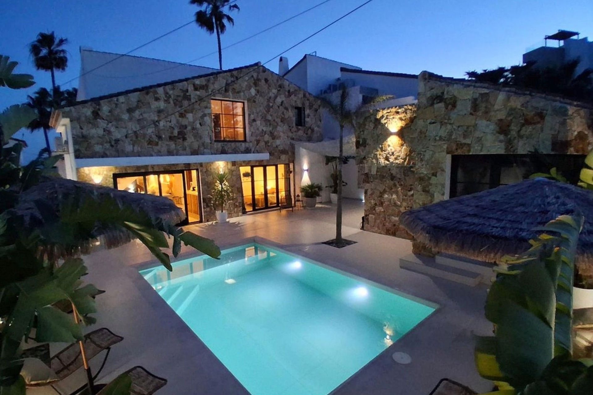 Resale - Villa - Estepona - Estepona Centro