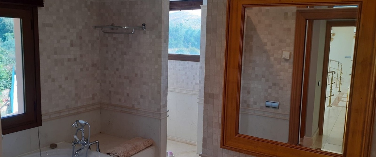 Resale - Villa - Estepona - Estepona Centro