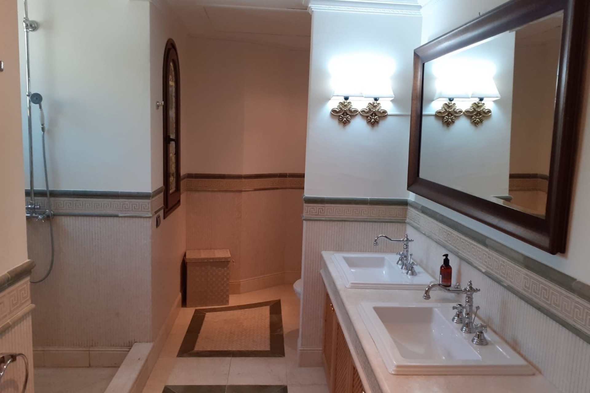 Resale - Villa - Estepona - Estepona Centro