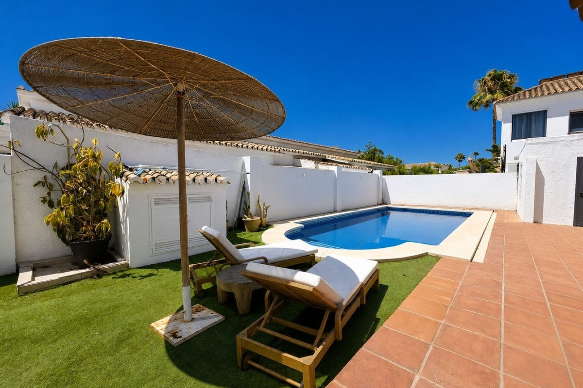 Resale - Villa - Estepona - Estepona Centro