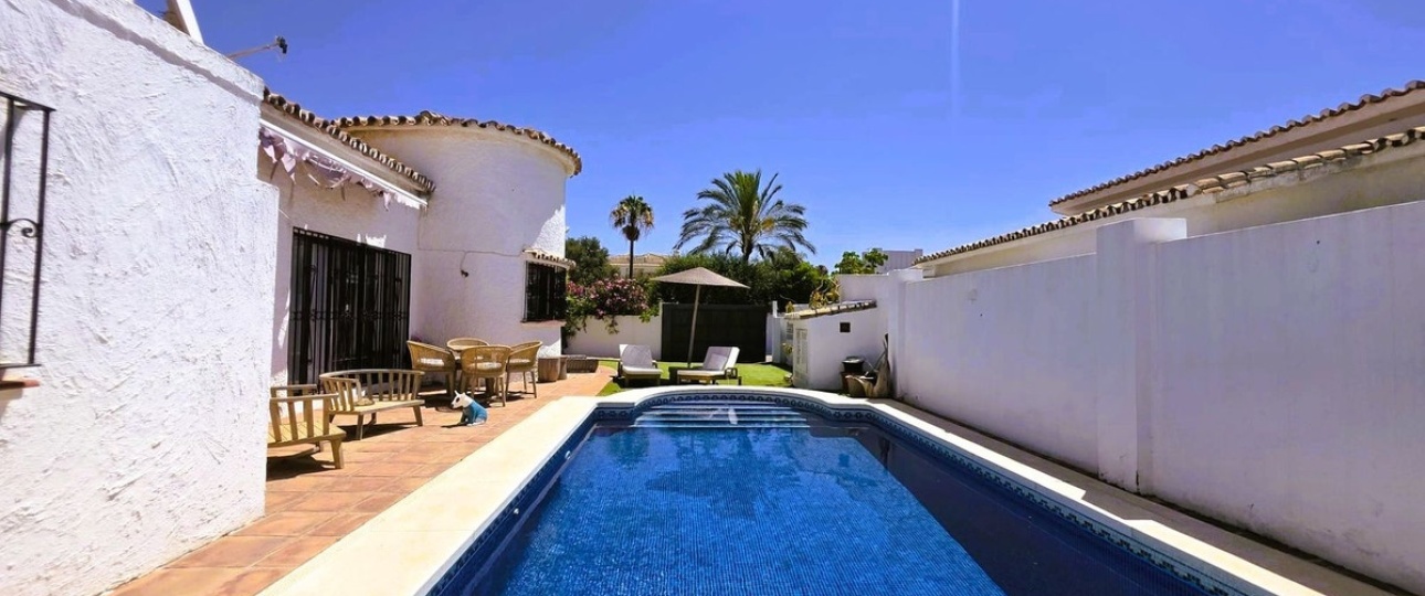 Resale - Villa - Estepona - Estepona Centro