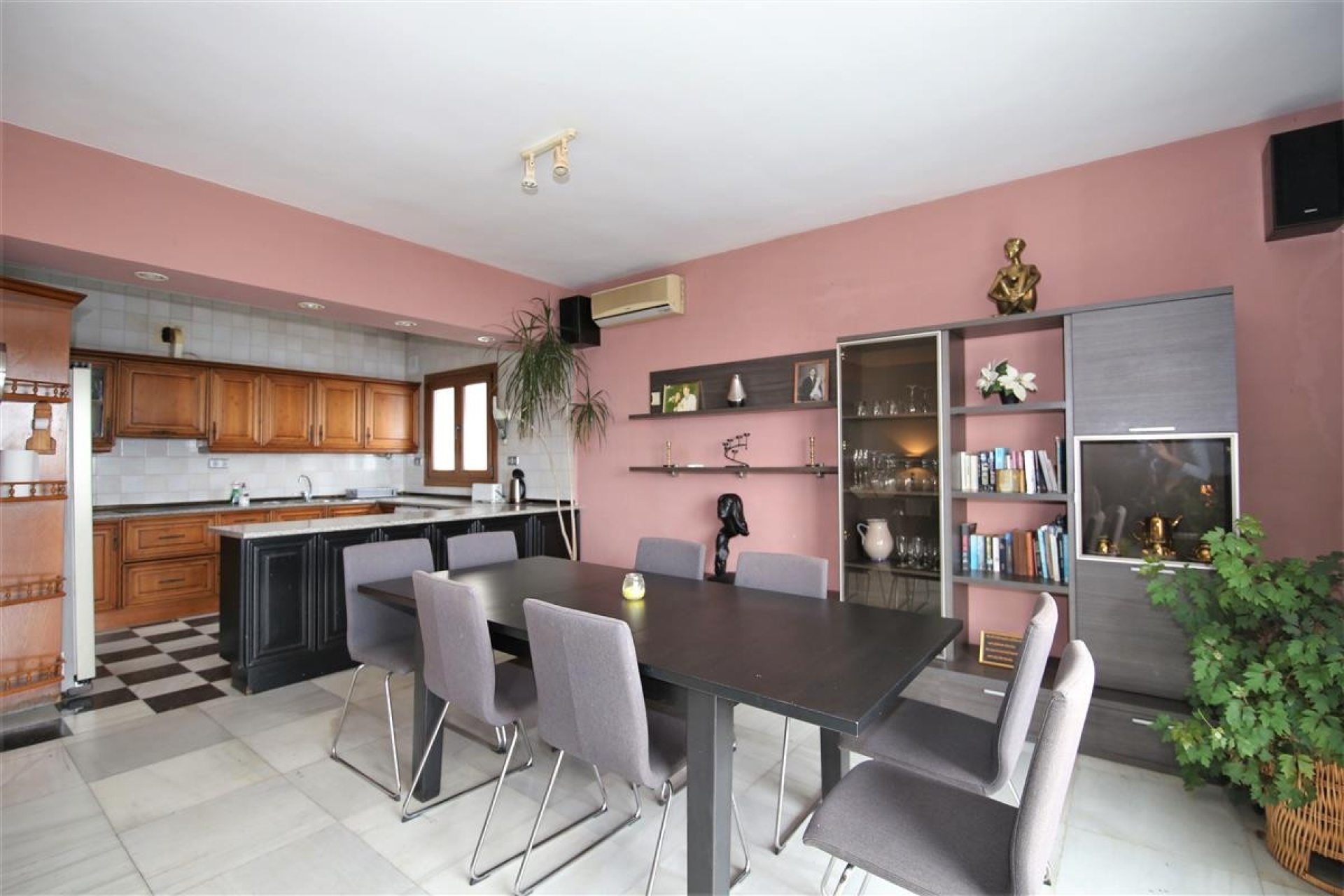 Resale - Villa - Estepona - Estepona Centro