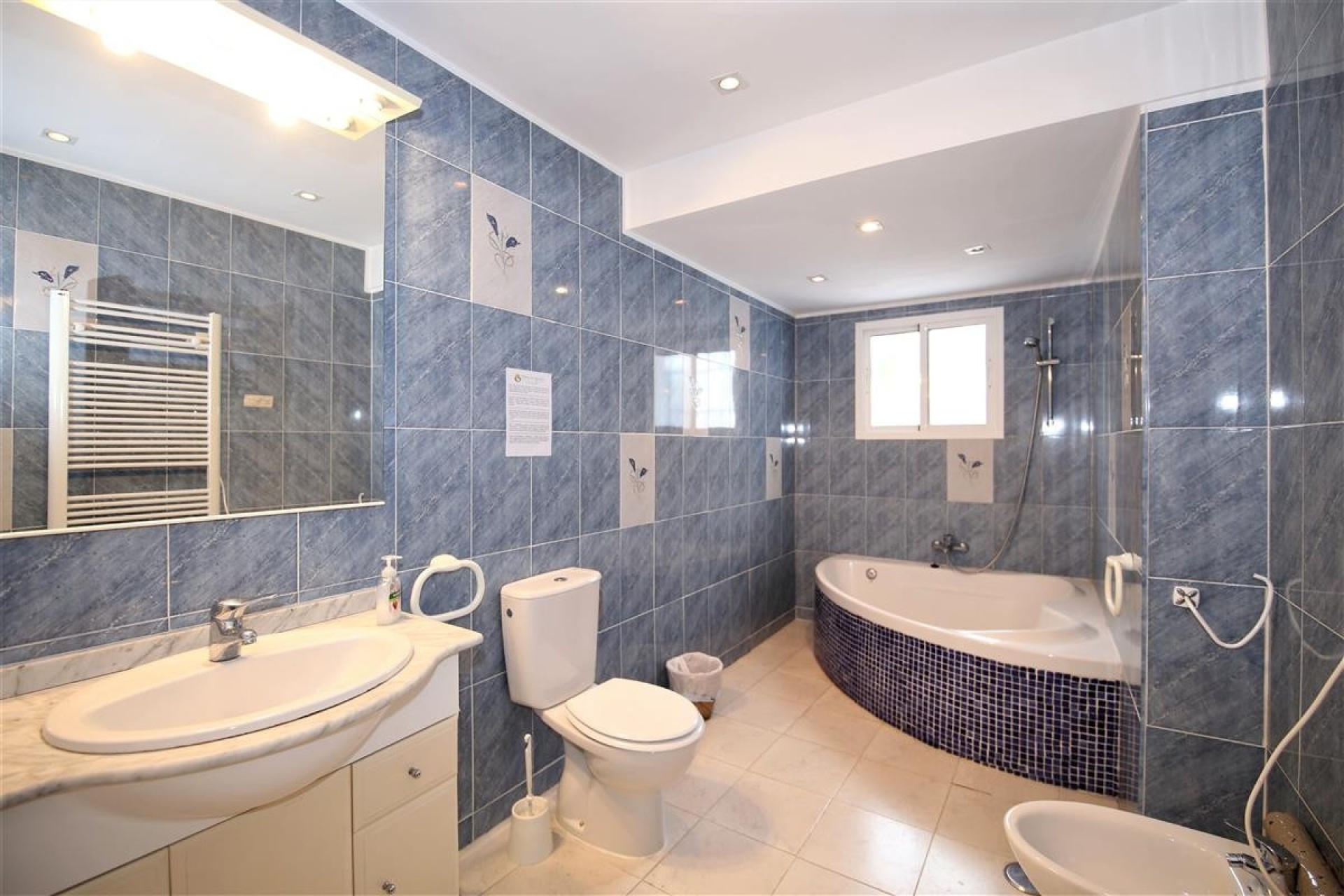 Resale - Villa - Estepona - Estepona Centro