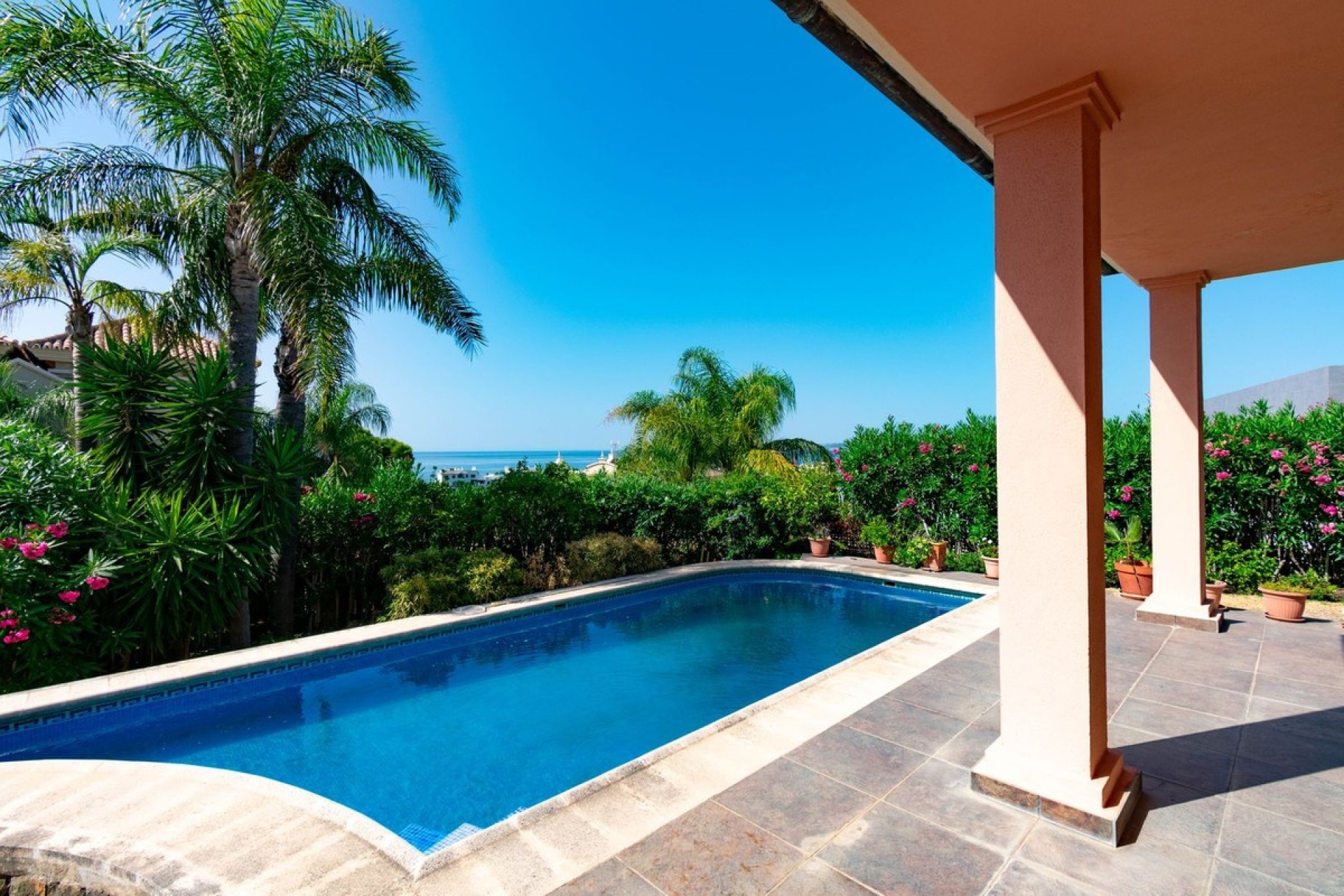 Resale - Villa - Estepona - Estepona Centro