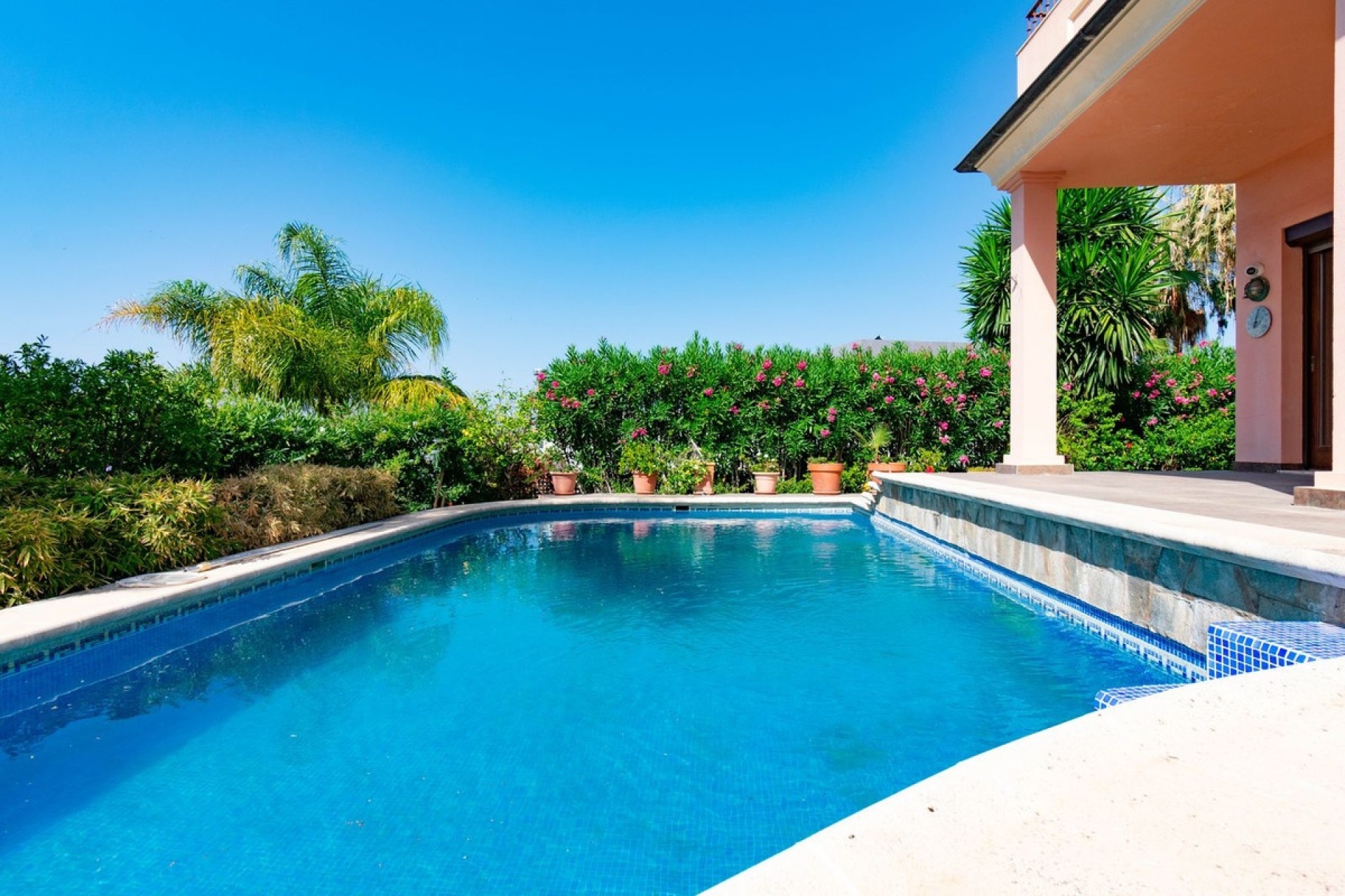 Resale - Villa - Estepona - Estepona Centro
