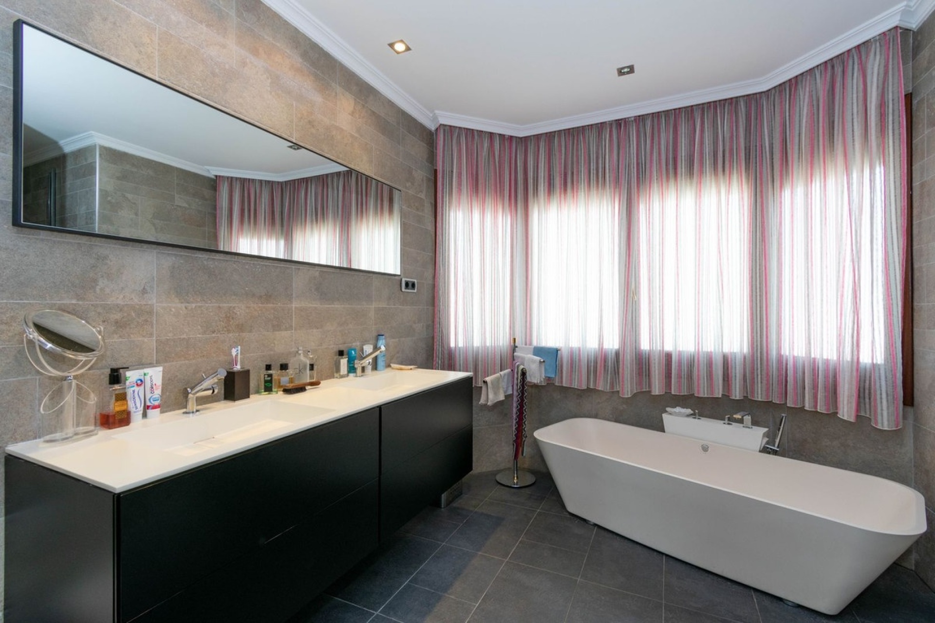 Resale - Villa - Estepona - Estepona Centro