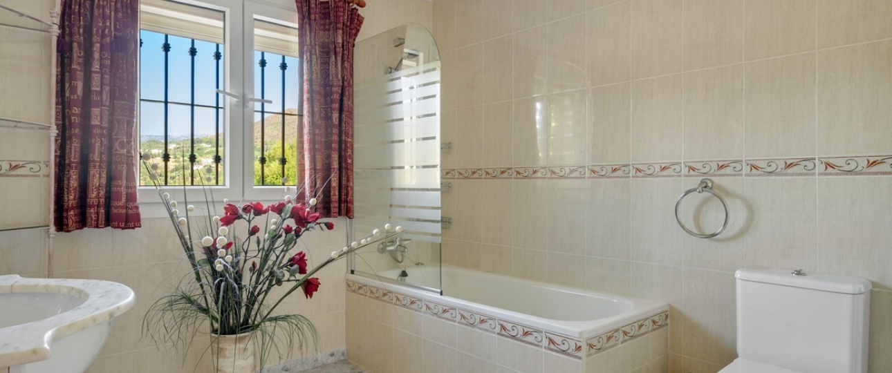 Resale - Villa - Estepona - Estepona Centro