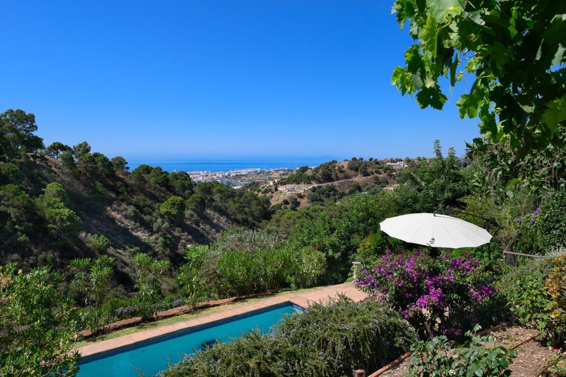 Resale - Villa - Estepona - Estepona Centro