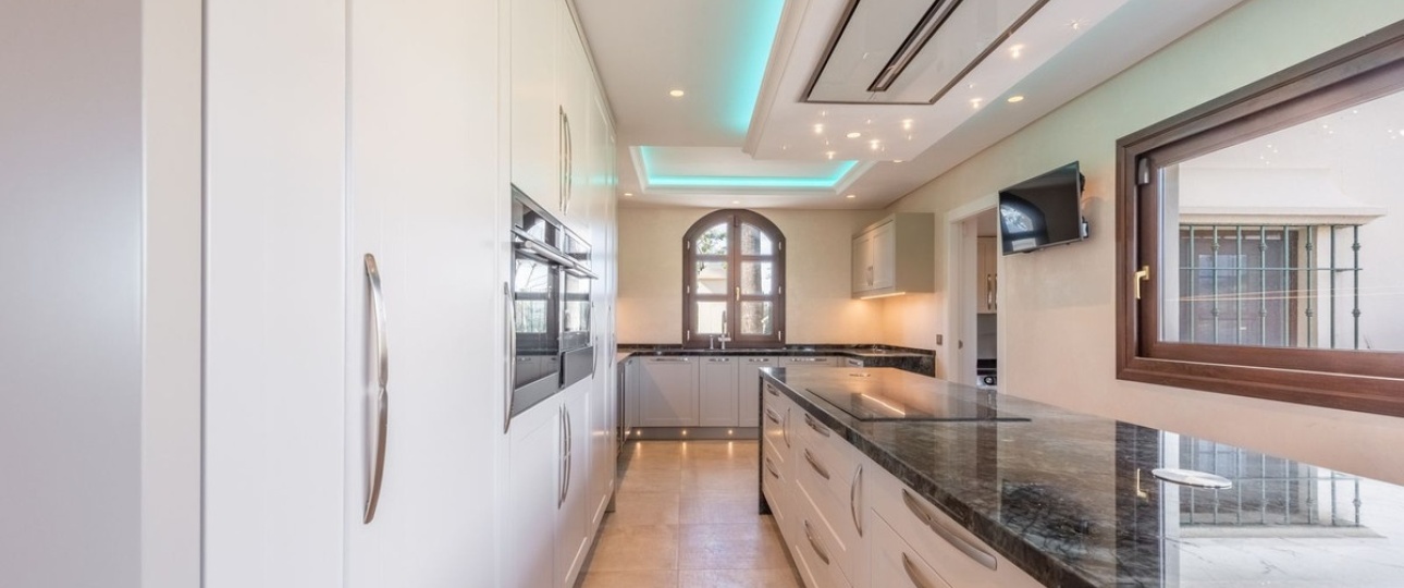 Resale - Villa - Estepona - Estepona Centro