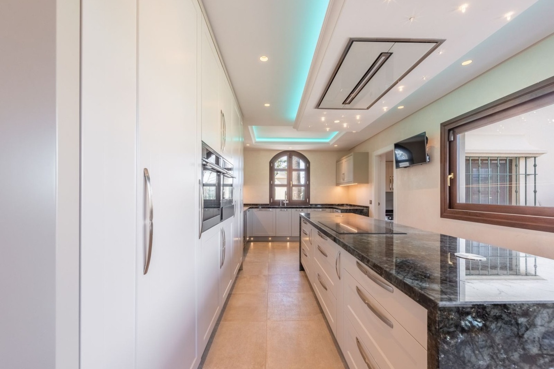 Resale - Villa - Estepona - Estepona Centro