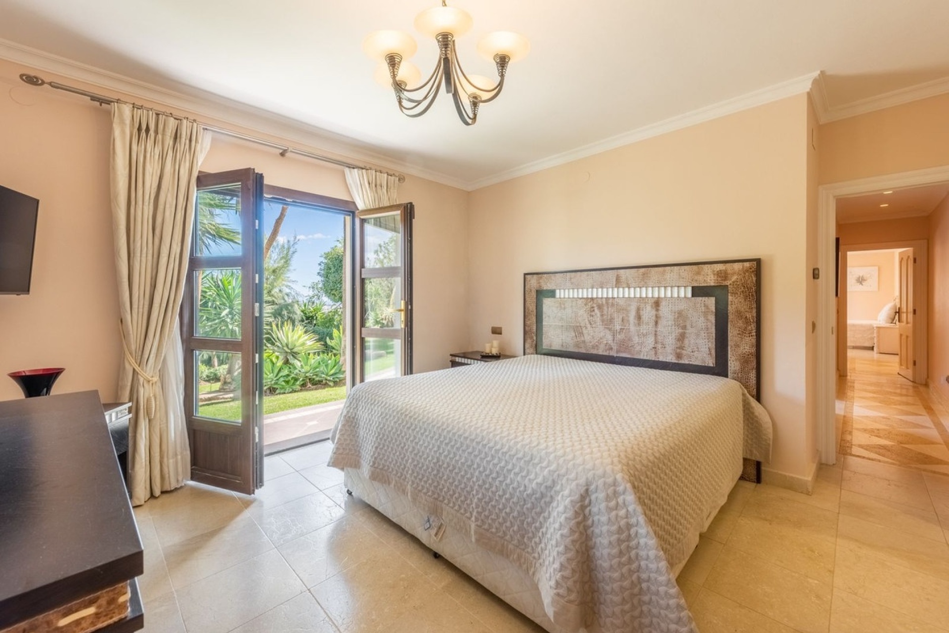 Resale - Villa - Estepona - Estepona Centro