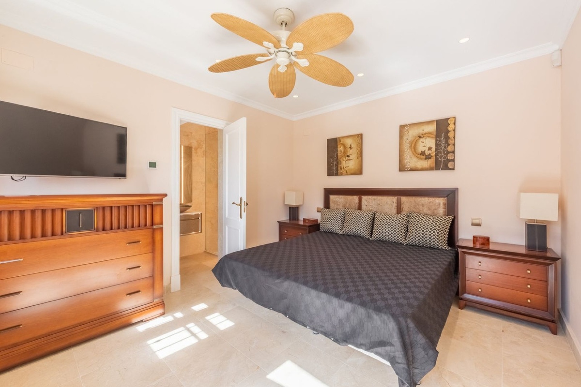 Resale - Villa - Estepona - Estepona Centro