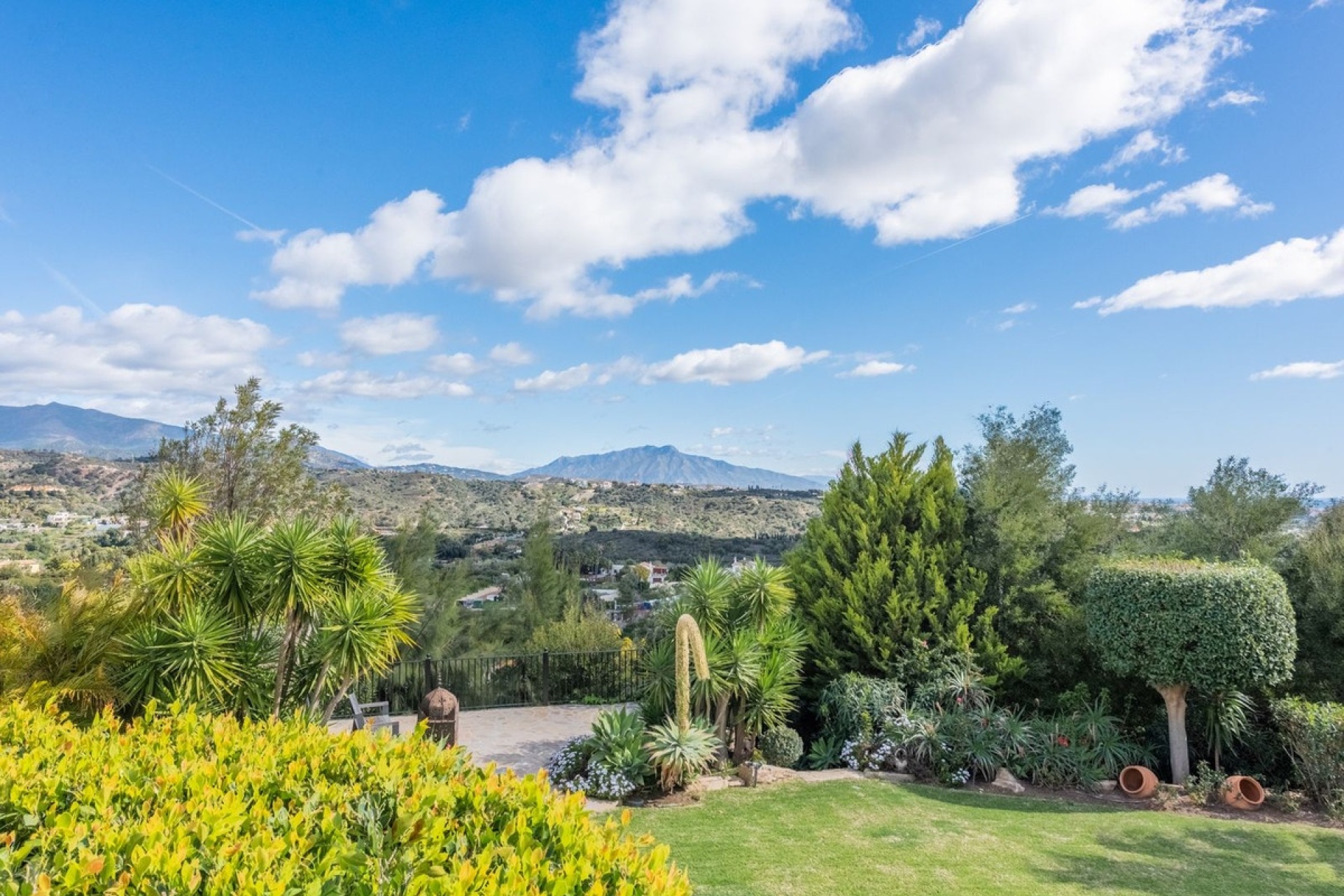 Resale - Villa - Estepona - Estepona Centro