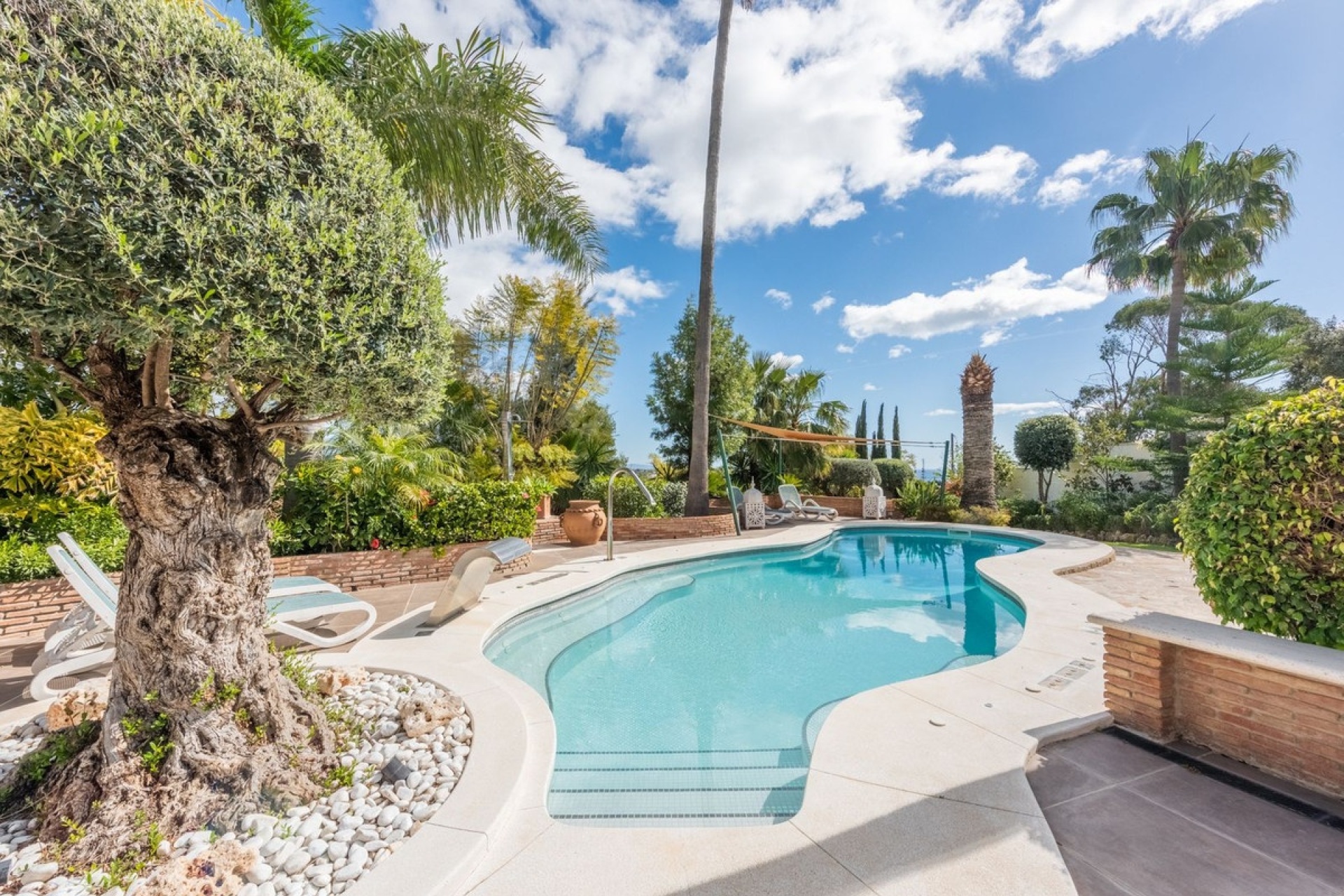 Resale - Villa - Estepona - Estepona Centro