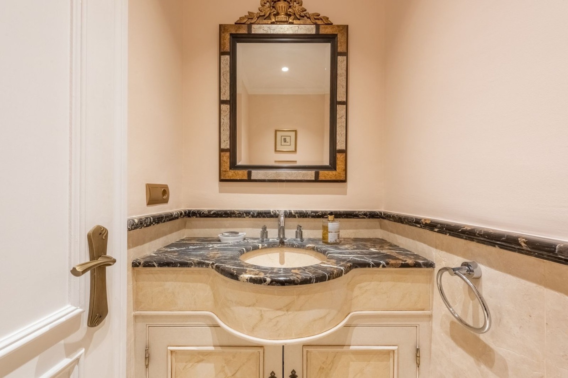 Resale - Villa - Estepona - Estepona Centro