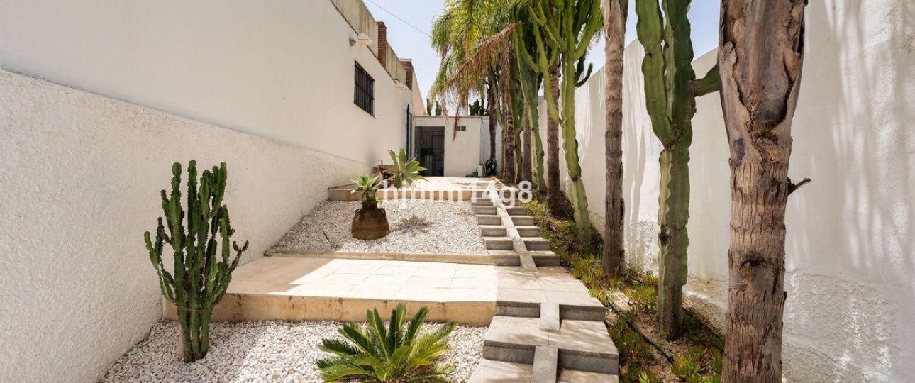 Resale - Villa - Estepona - Estepona Centro