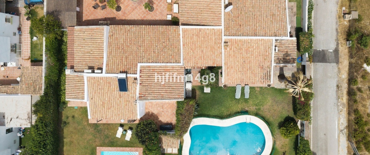 Resale - Villa - Estepona - Estepona Centro