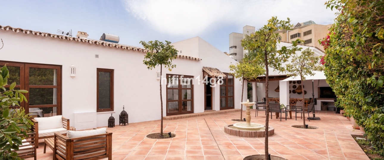 Resale - Villa - Estepona - Estepona Centro