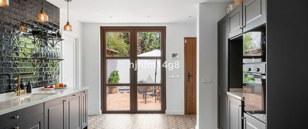 Resale - Villa - Estepona - Estepona Centro