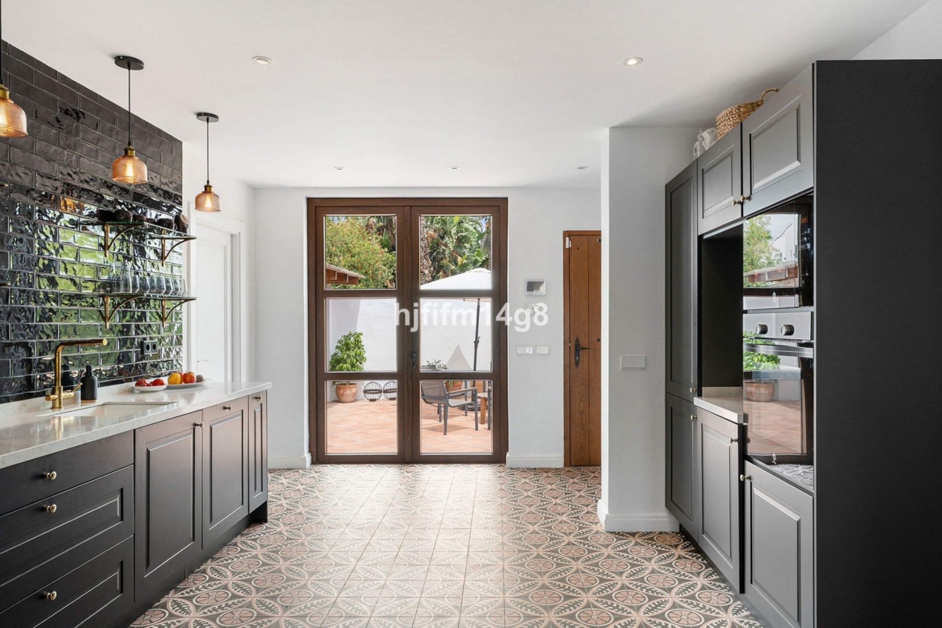 Resale - Villa - Estepona - Estepona Centro