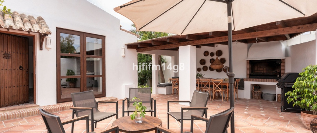 Resale - Villa - Estepona - Estepona Centro