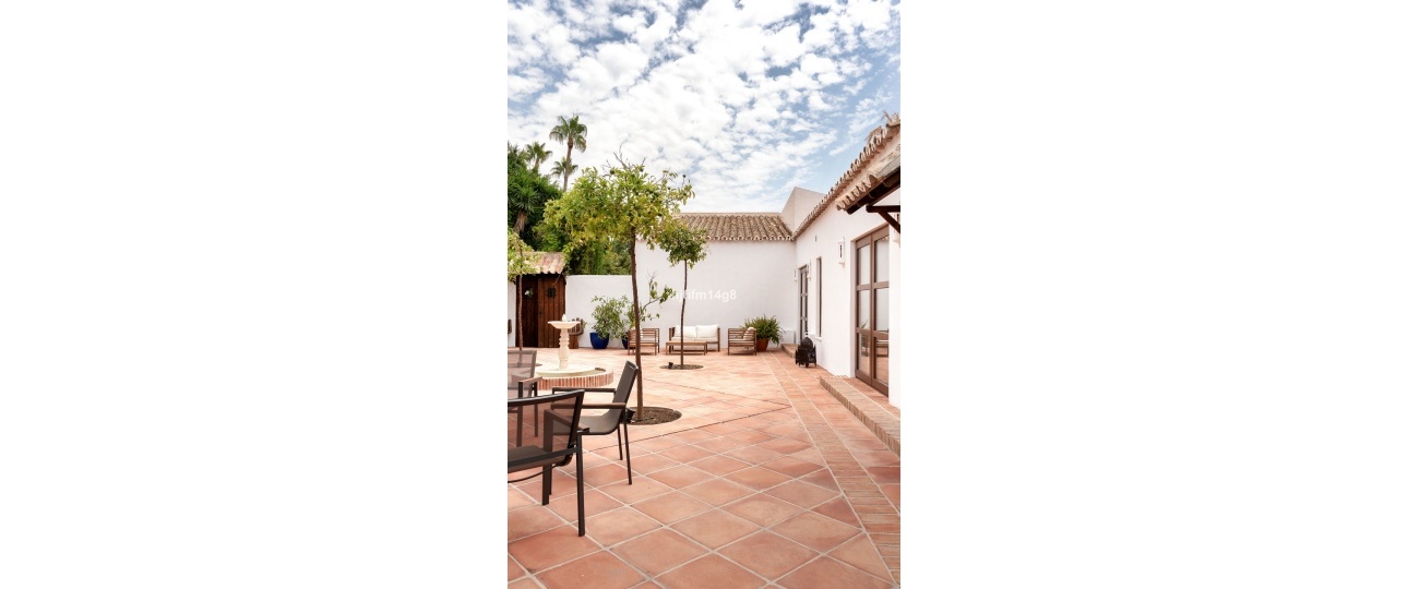 Resale - Villa - Estepona - Estepona Centro