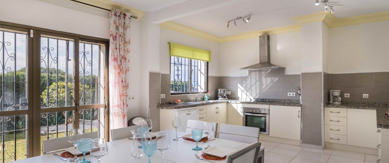 Resale - Villa - Estepona - Estepona Centro