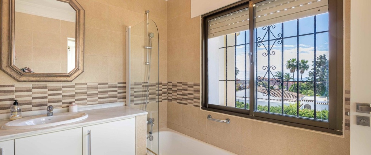 Resale - Villa - Estepona - Estepona Centro
