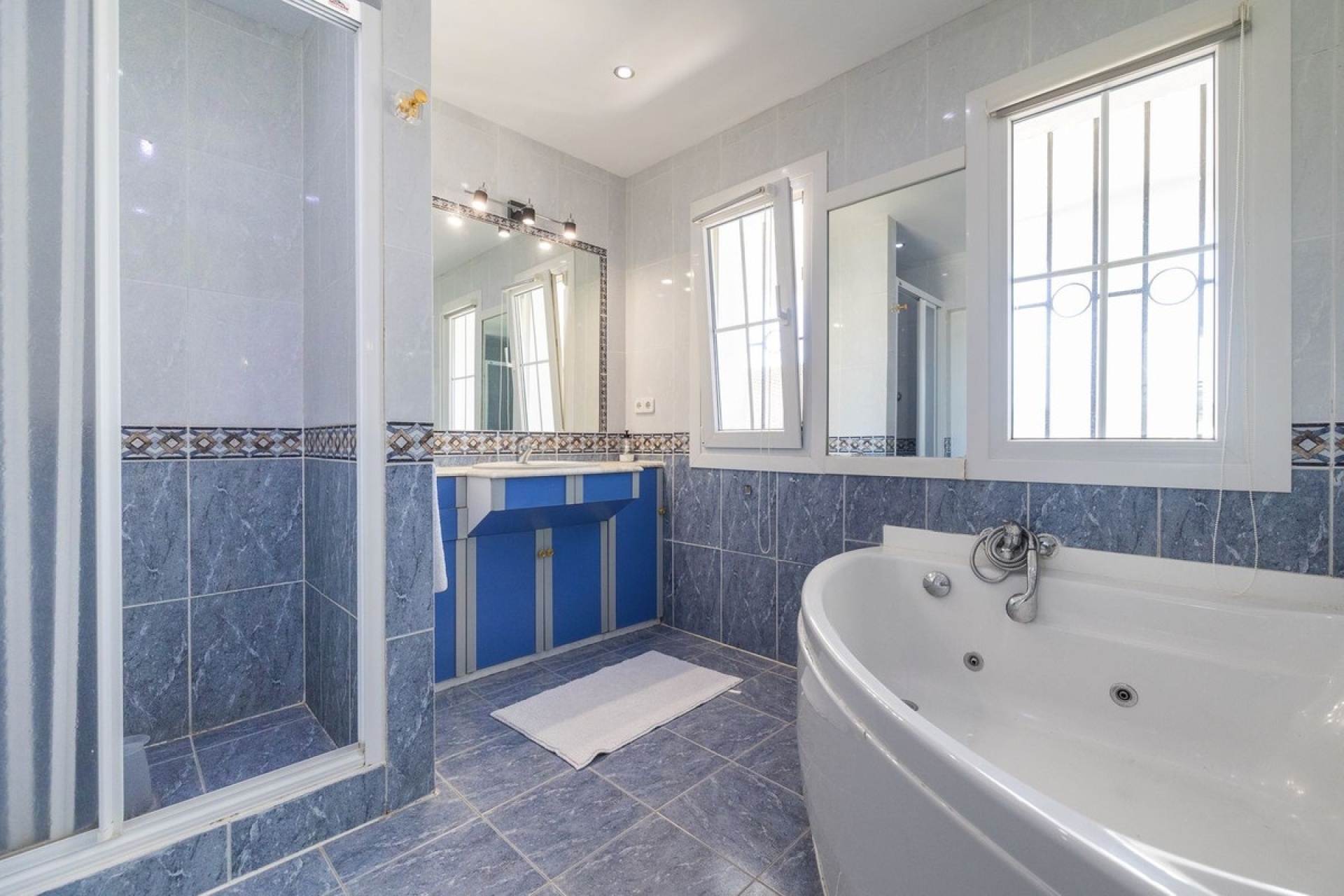Resale - Villa - Estepona - Estepona Centro